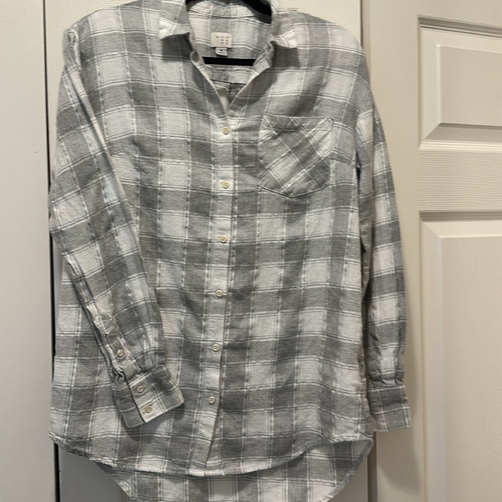 3/$15 PLAID FLANNEL GRAY/WHITE W/ SILVER THREAD POCKET SOFT A NEW DAY SZ M 3/$15 - Picture 3 of 7